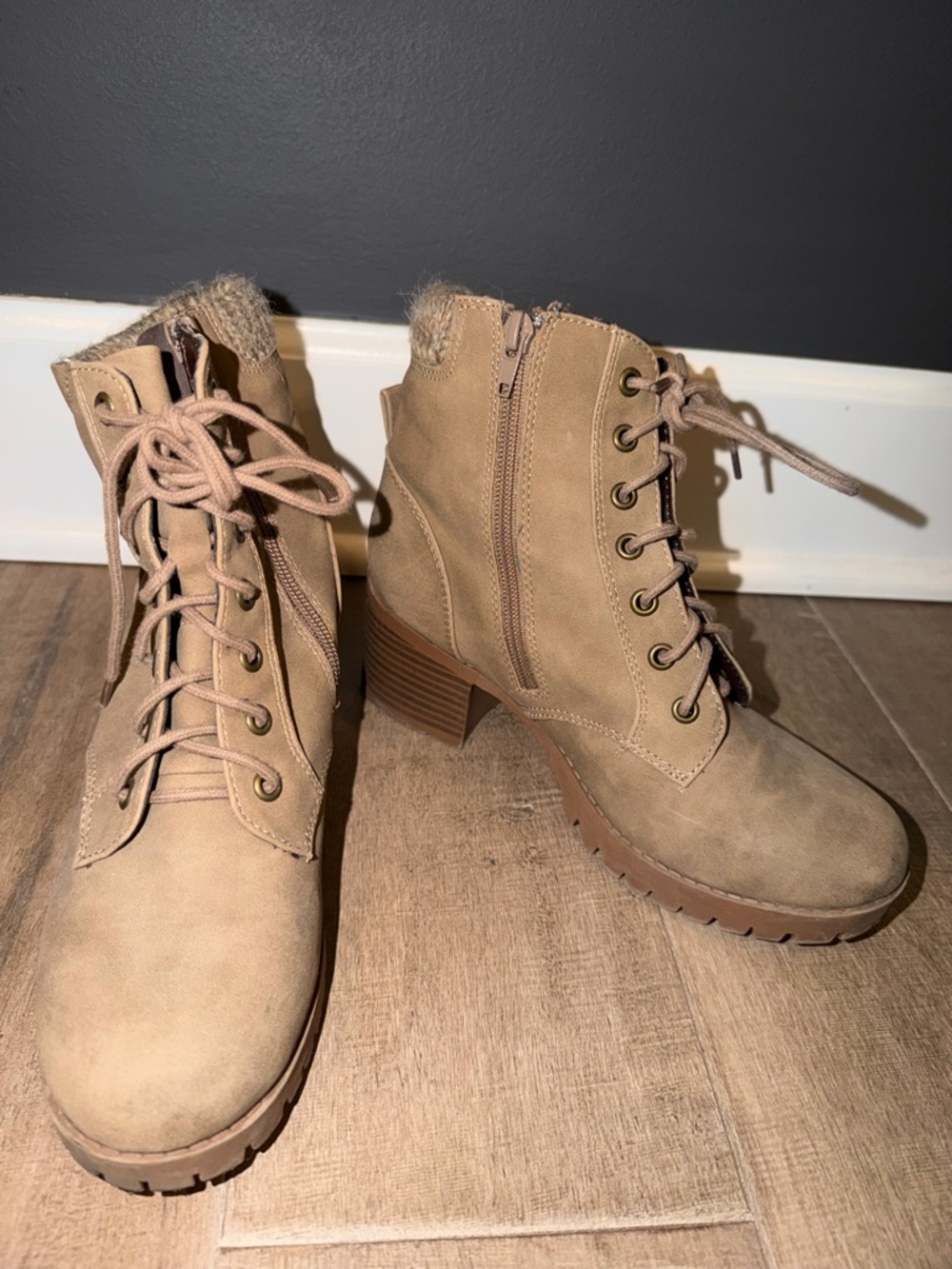Women's Lace-Up Tan Suede Block Heel Ankle Boots